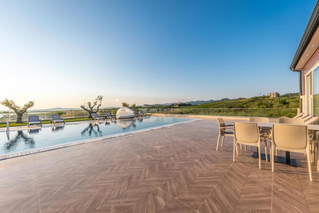 Top Villas Durrës Exteriör bild